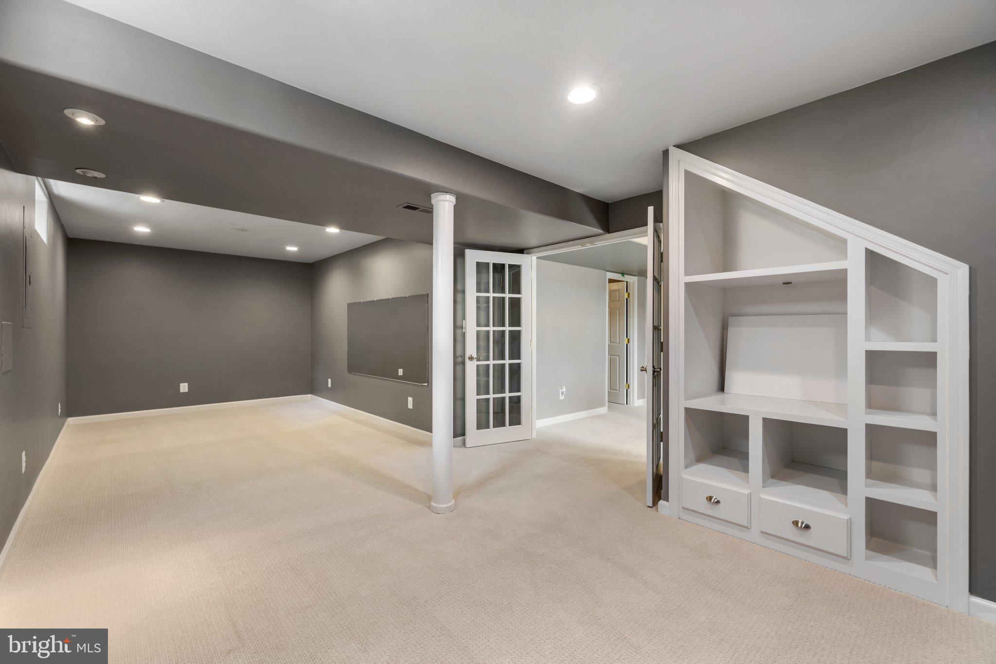 EIGHTEENTH CENTURY HAYMARKET - Residential