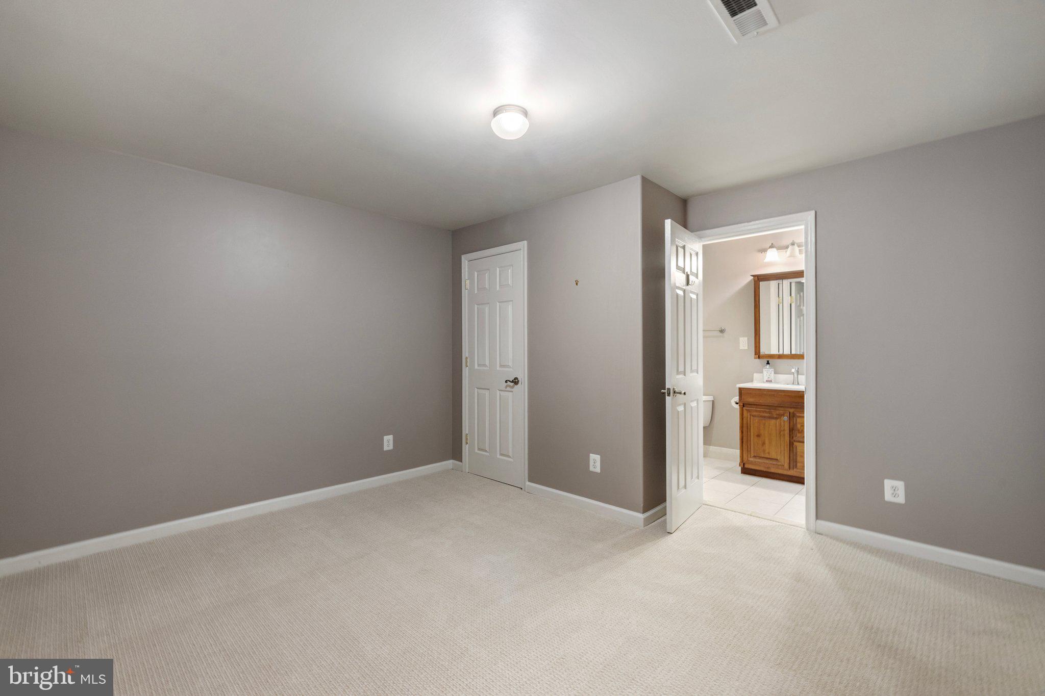 EIGHTEENTH CENTURY HAYMARKET - Residential