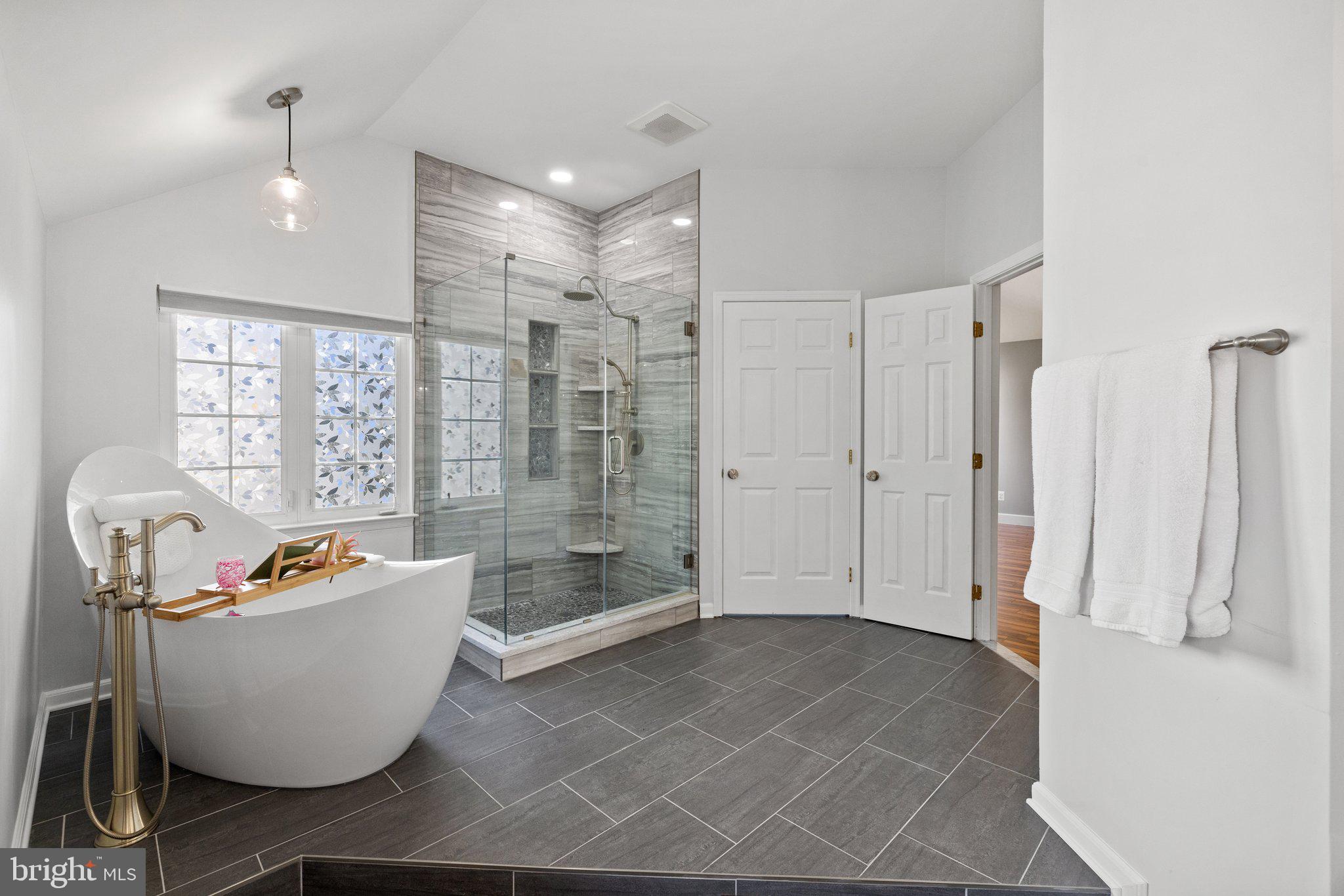 EIGHTEENTH CENTURY HAYMARKET - Residential