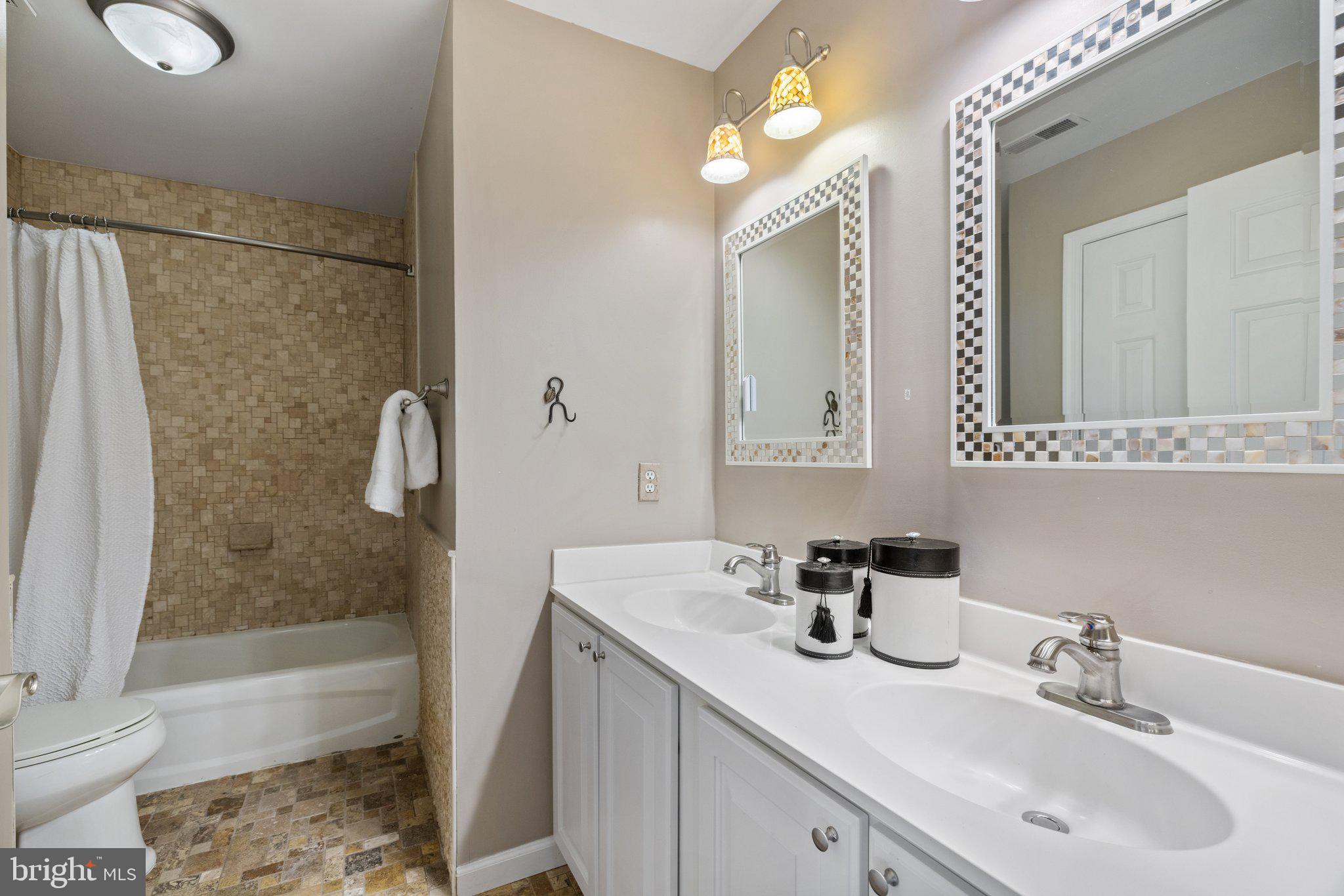 EIGHTEENTH CENTURY HAYMARKET - Residential