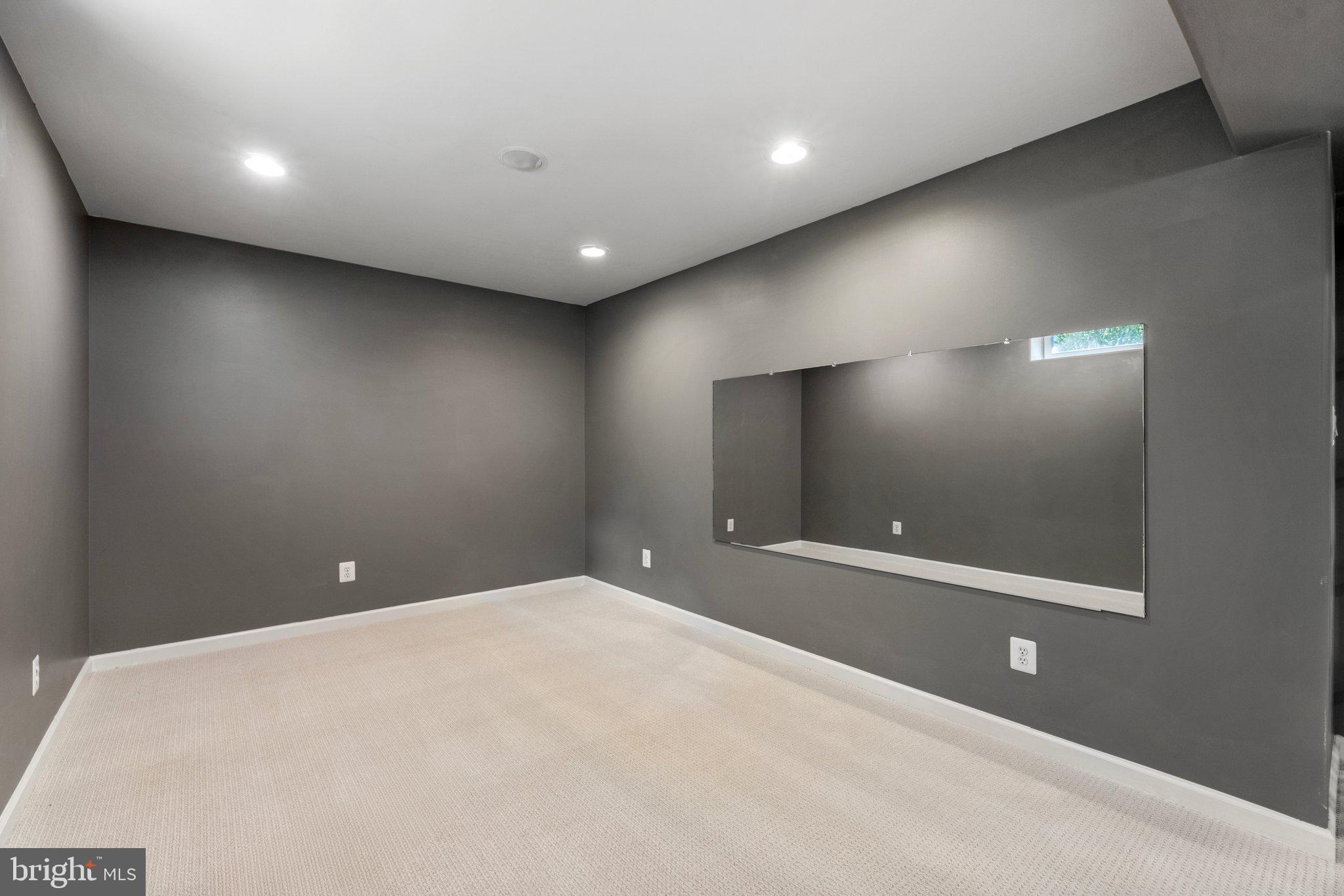 EIGHTEENTH CENTURY HAYMARKET - Residential