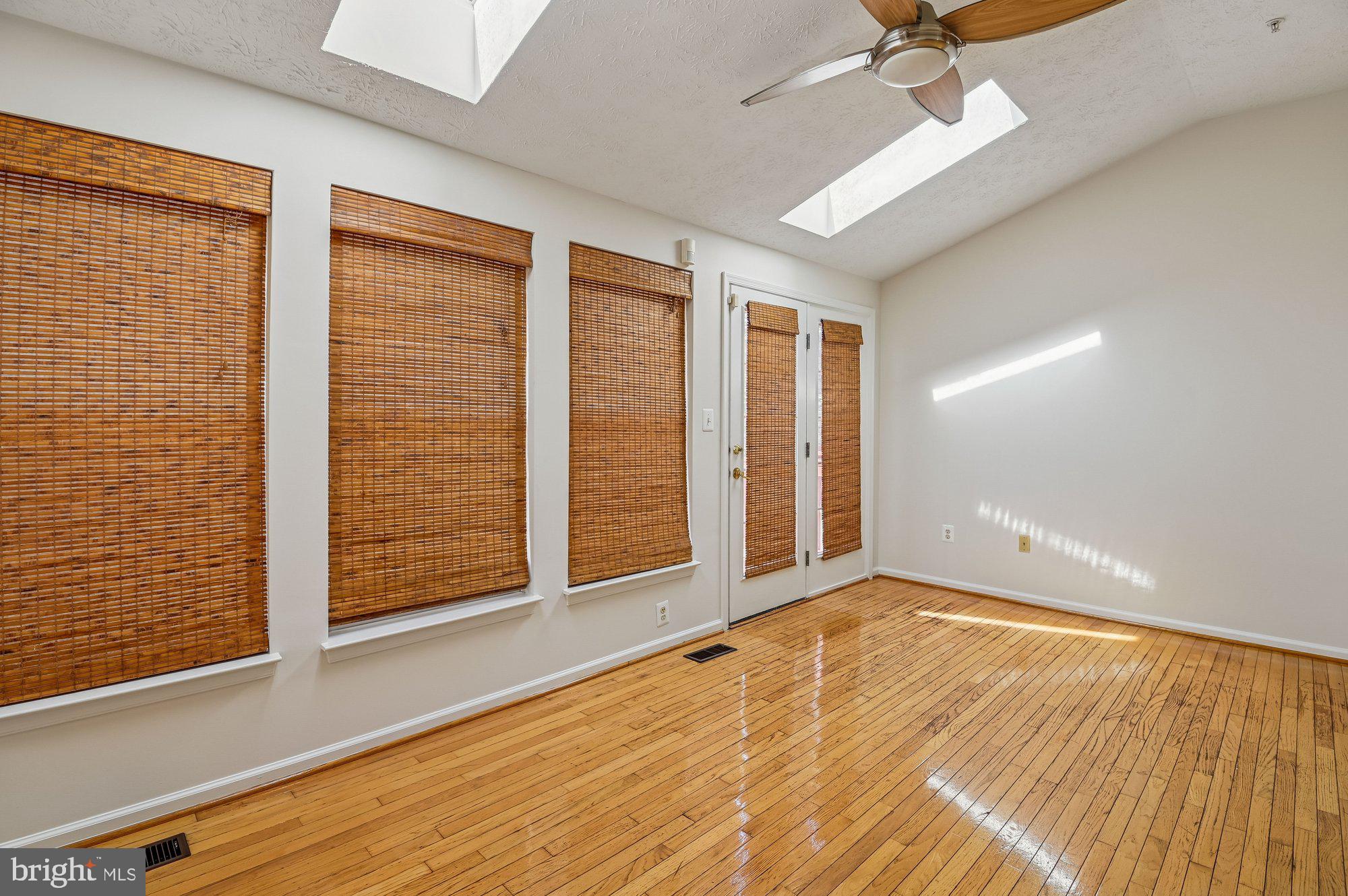 SEVEN OAKS - Residential