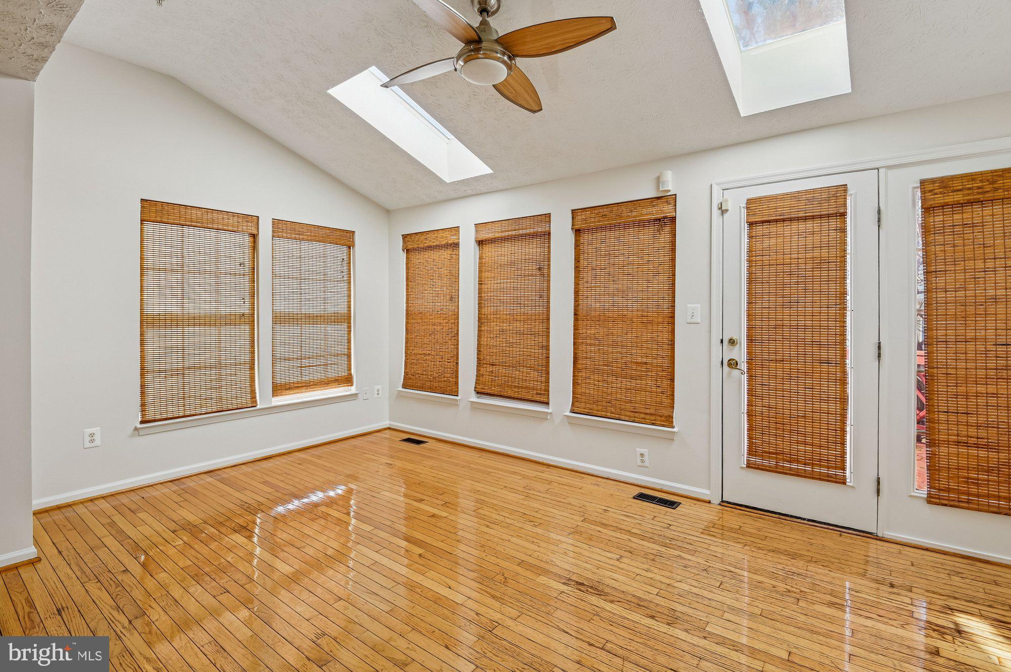 SEVEN OAKS - Residential