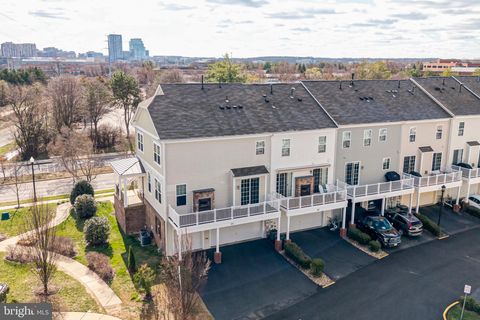 Photo of 567 Van Buren Street, HERNDON, VA 20170 (MLS # VAFX2291016)