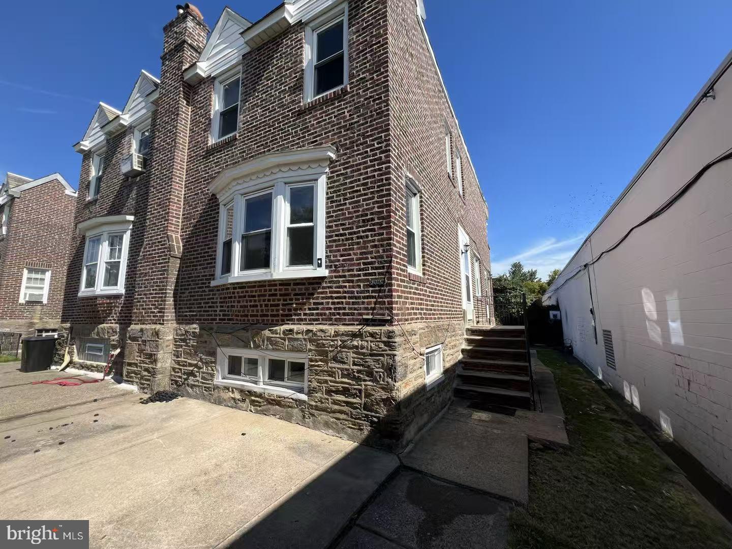 1427 FRIENDSHIP STREET