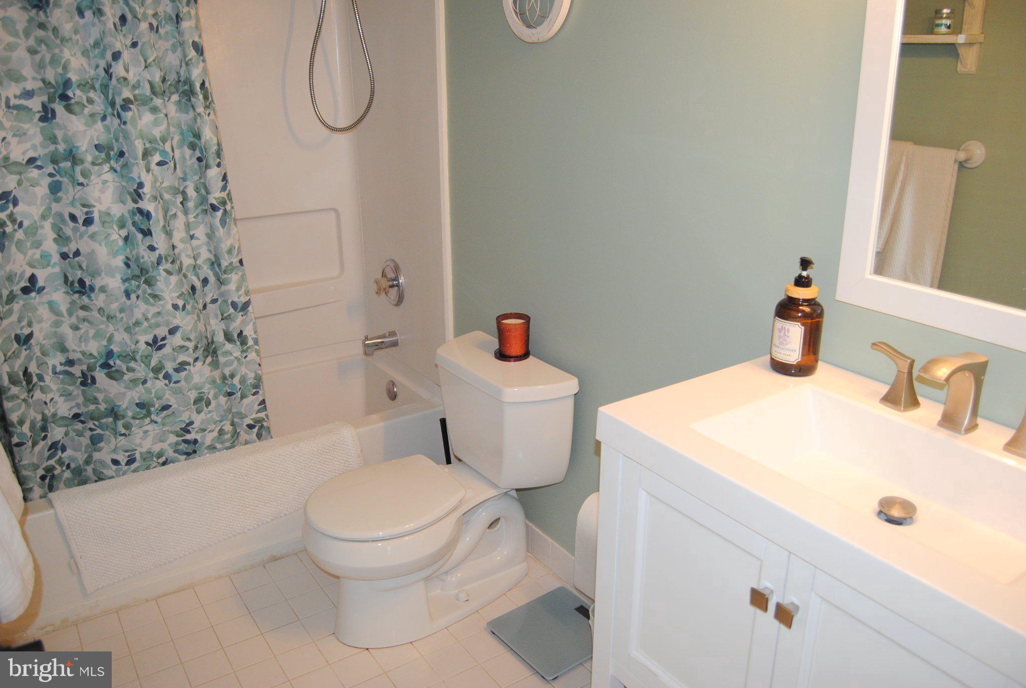 WILLIAMSBURG COMS - Residential