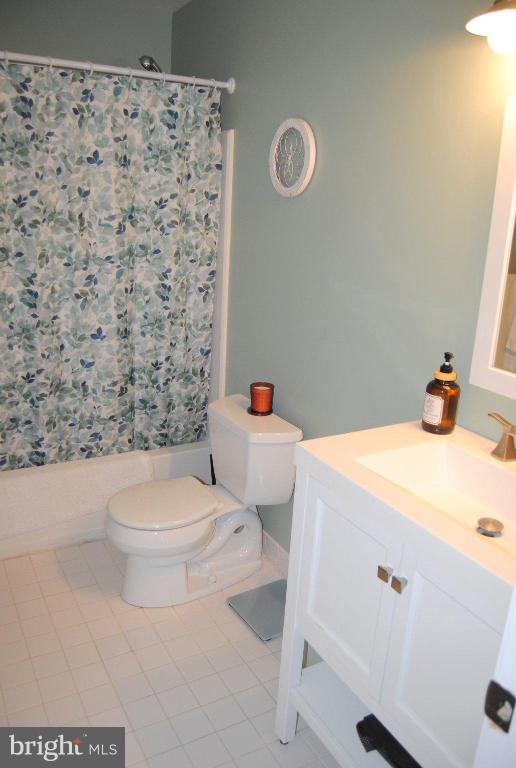 WILLIAMSBURG COMS - Residential