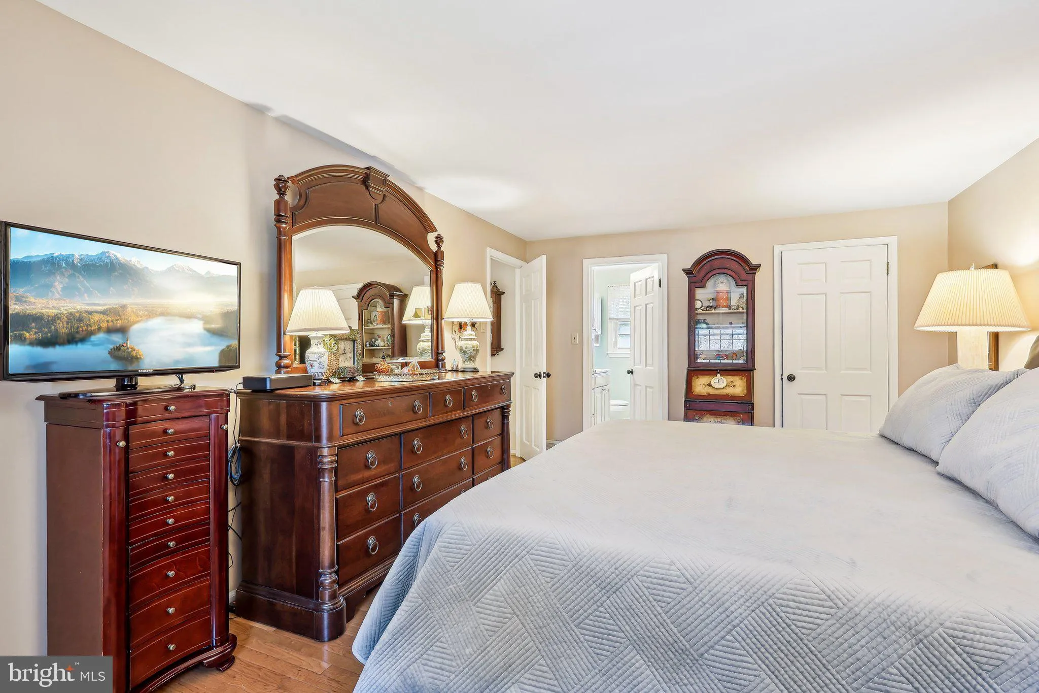 Yardley, Pennsylvania 19067, United States, 4 Bedrooms Bedrooms, ,3 BathroomsBathrooms,Residential,Pending,78937