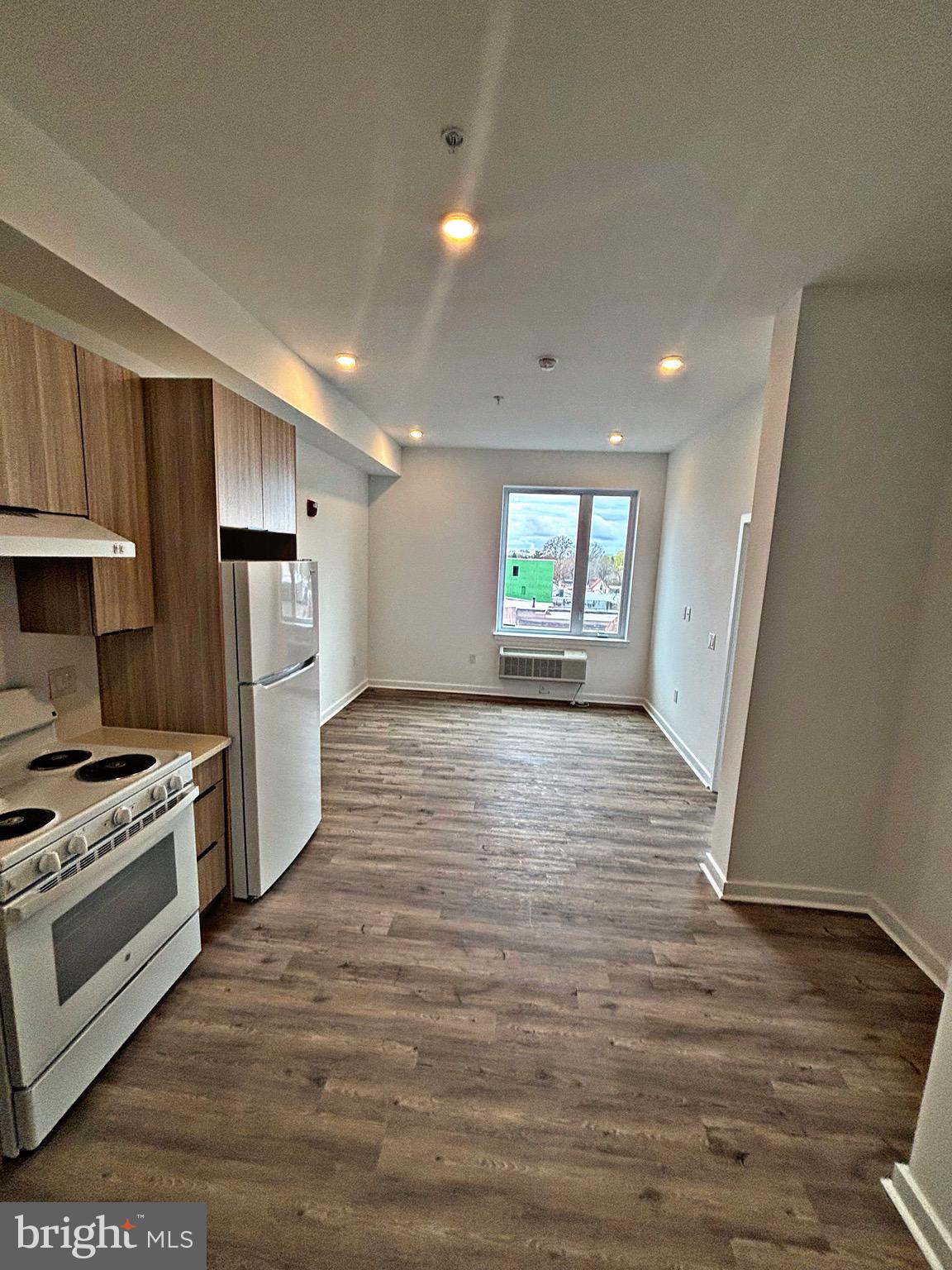 7101 WOODLAND AVENUE 204