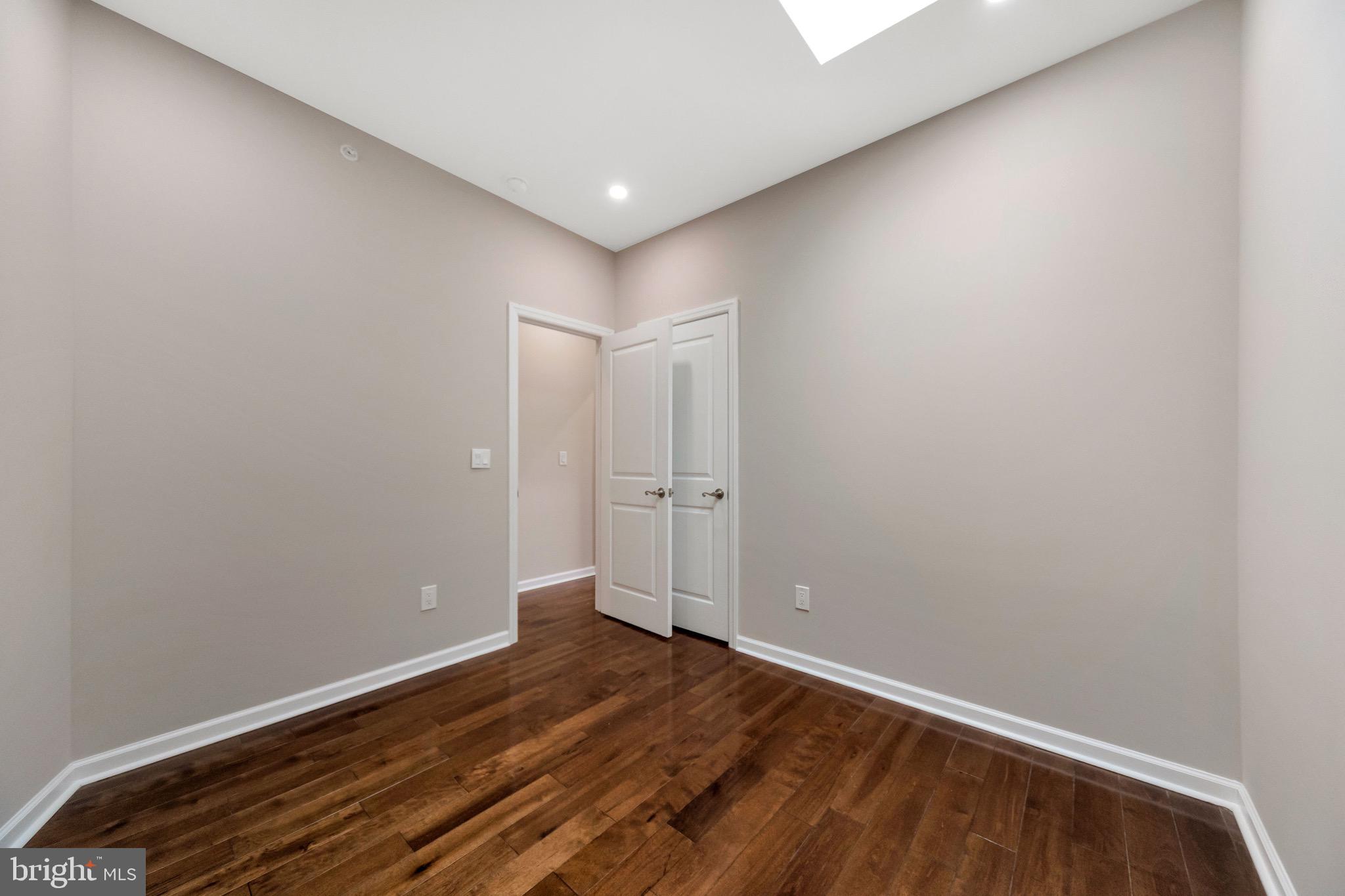 WALNUT HILL - Residential