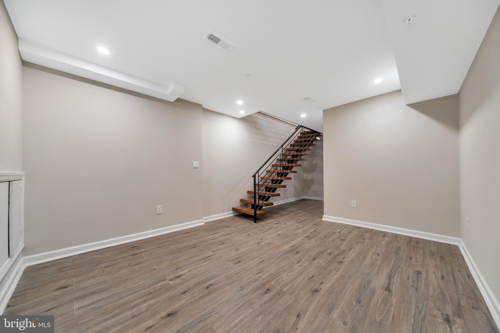 WALNUT HILL - Residential