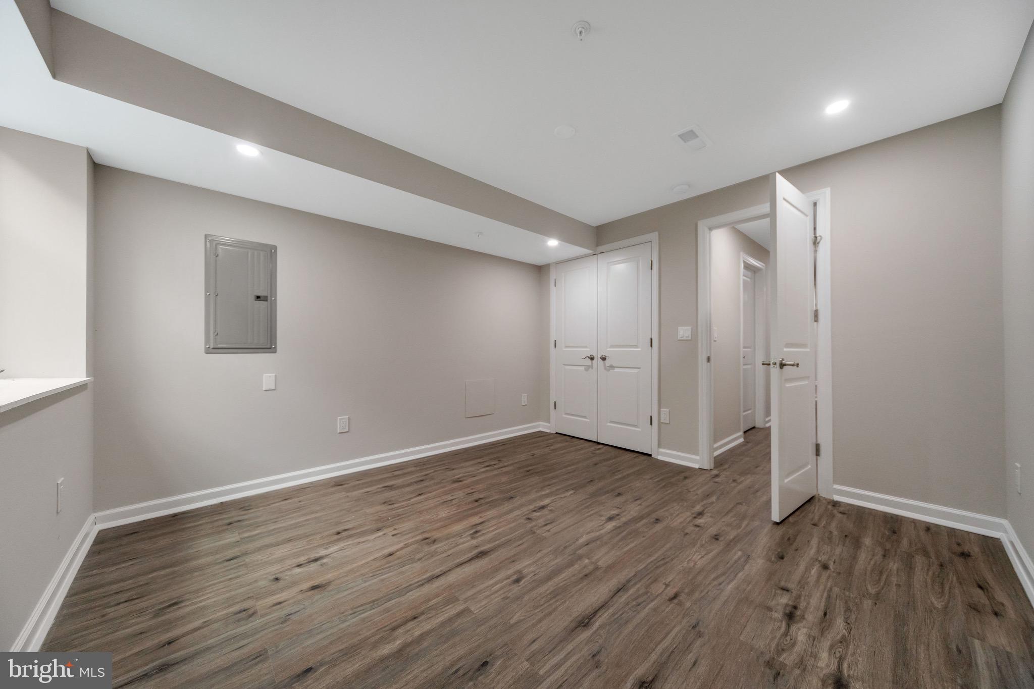 WALNUT HILL - Residential