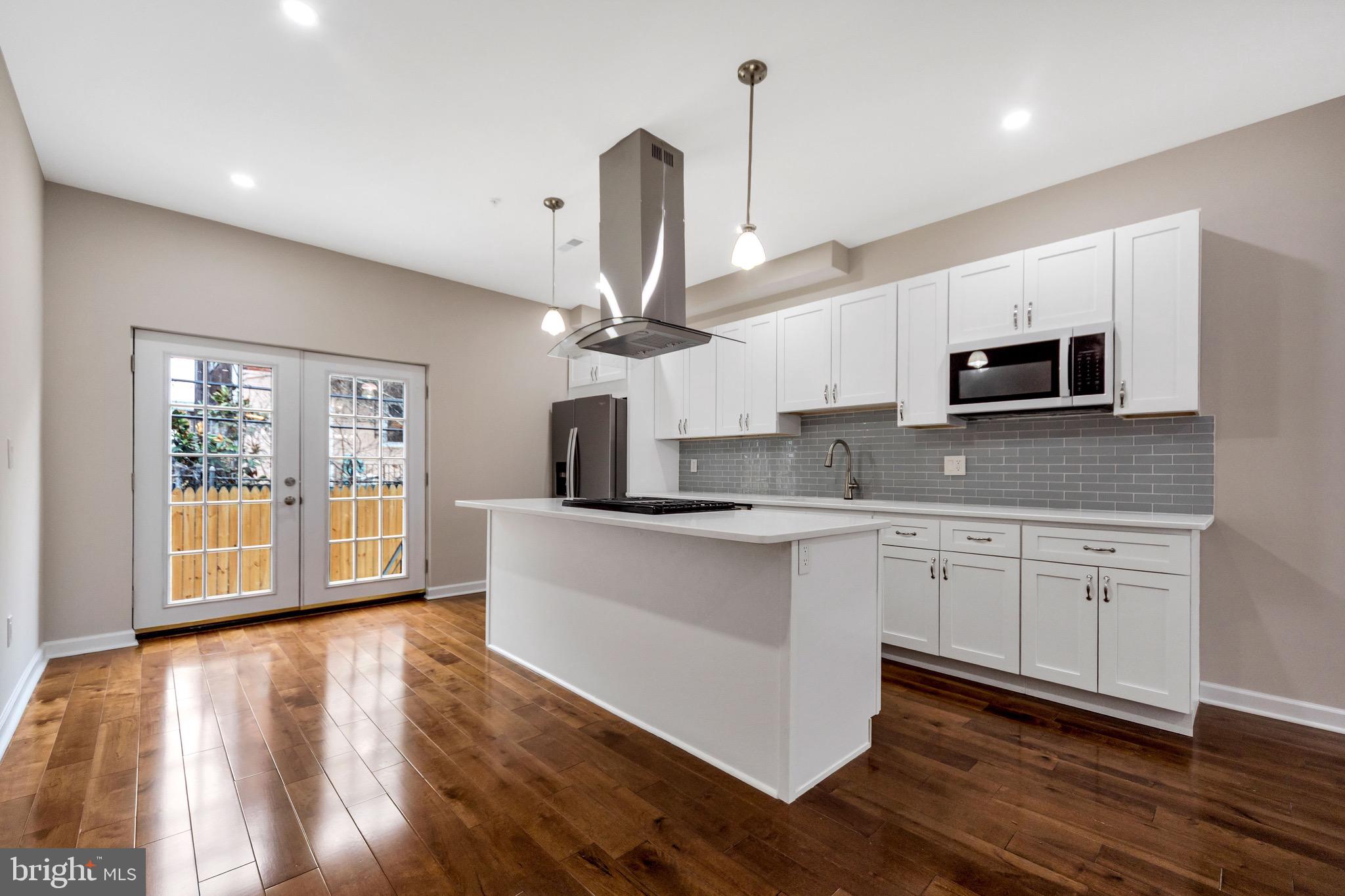 WALNUT HILL - Residential