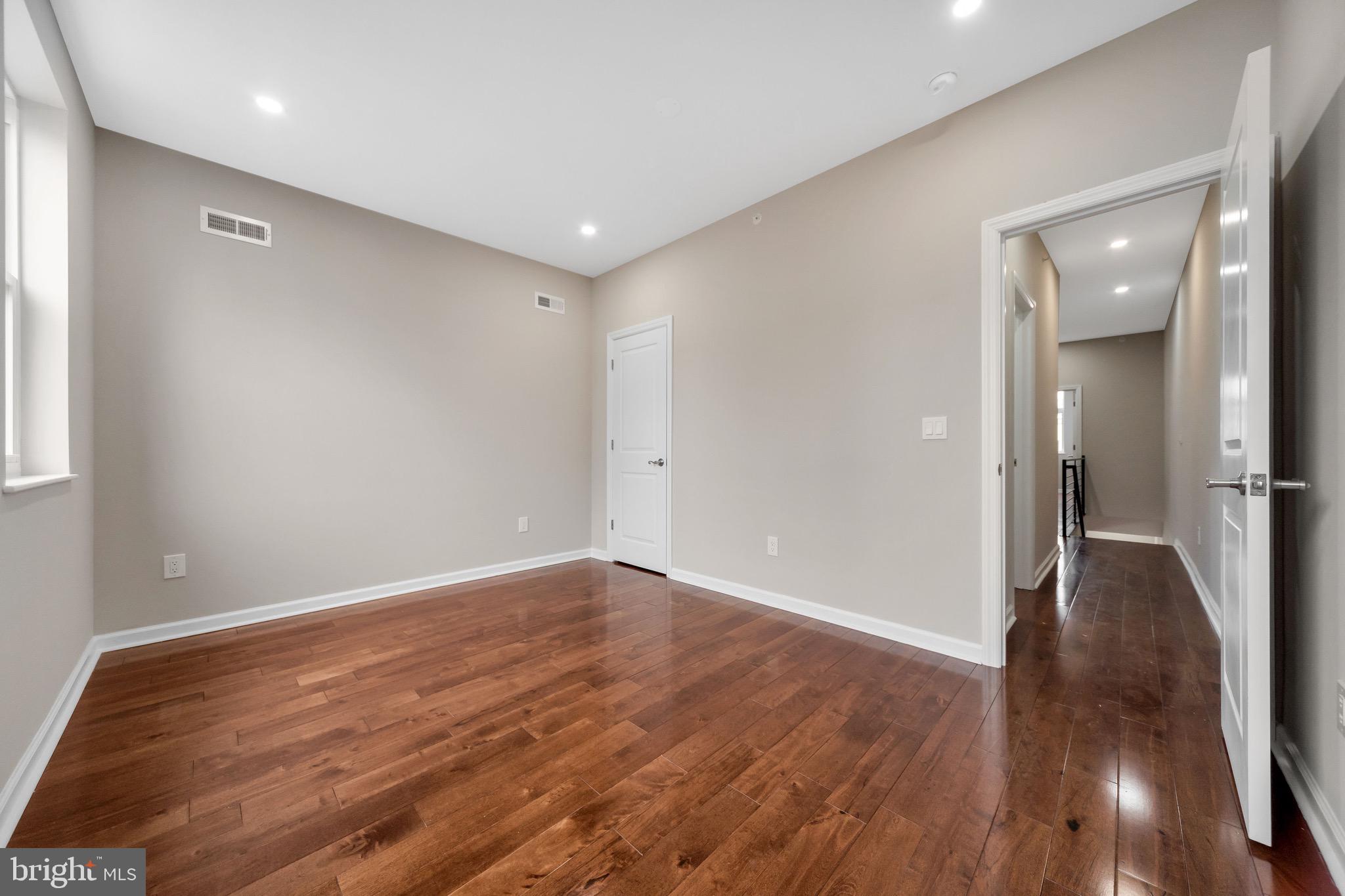 WALNUT HILL - Residential