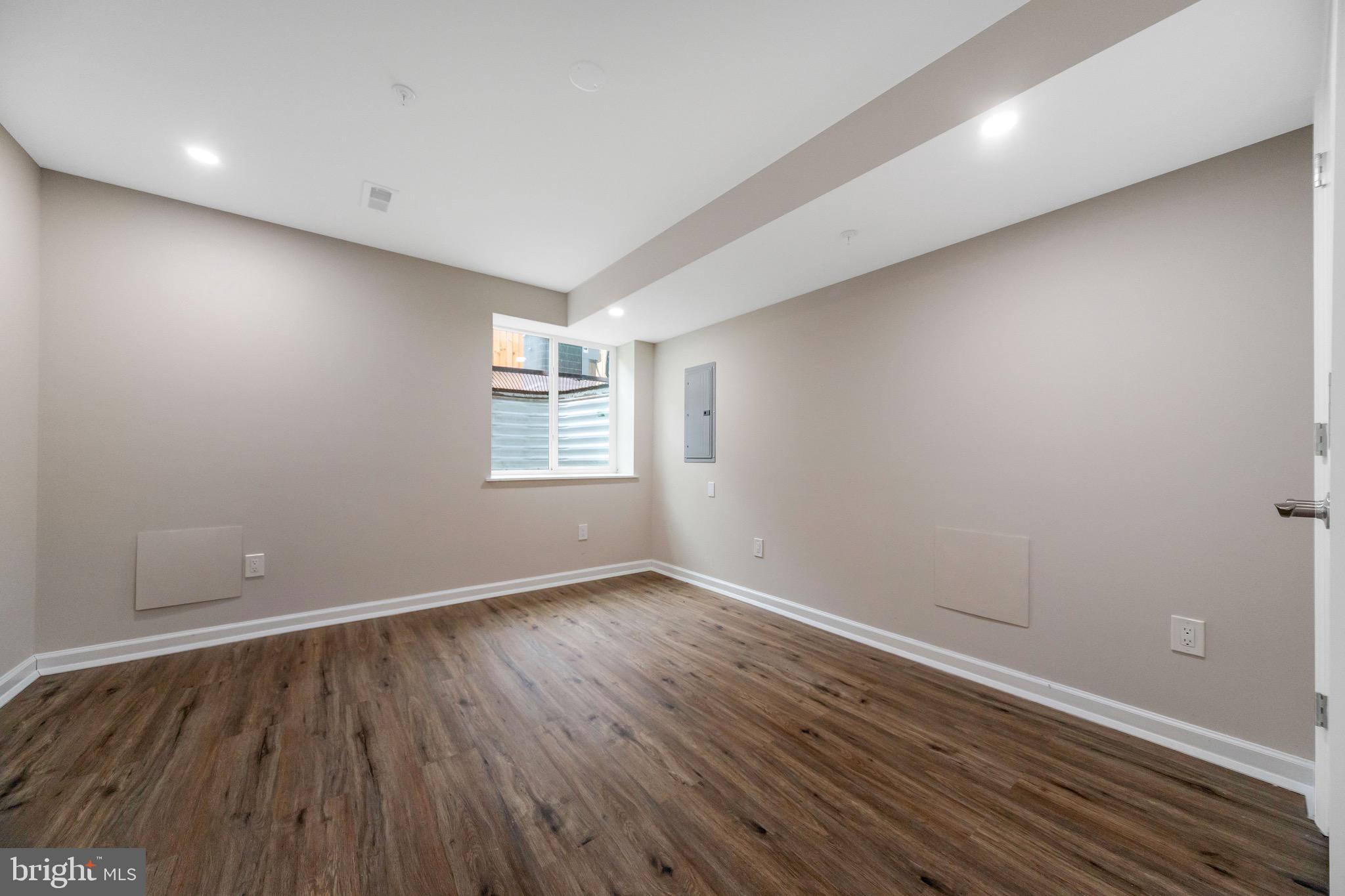 WALNUT HILL - Residential