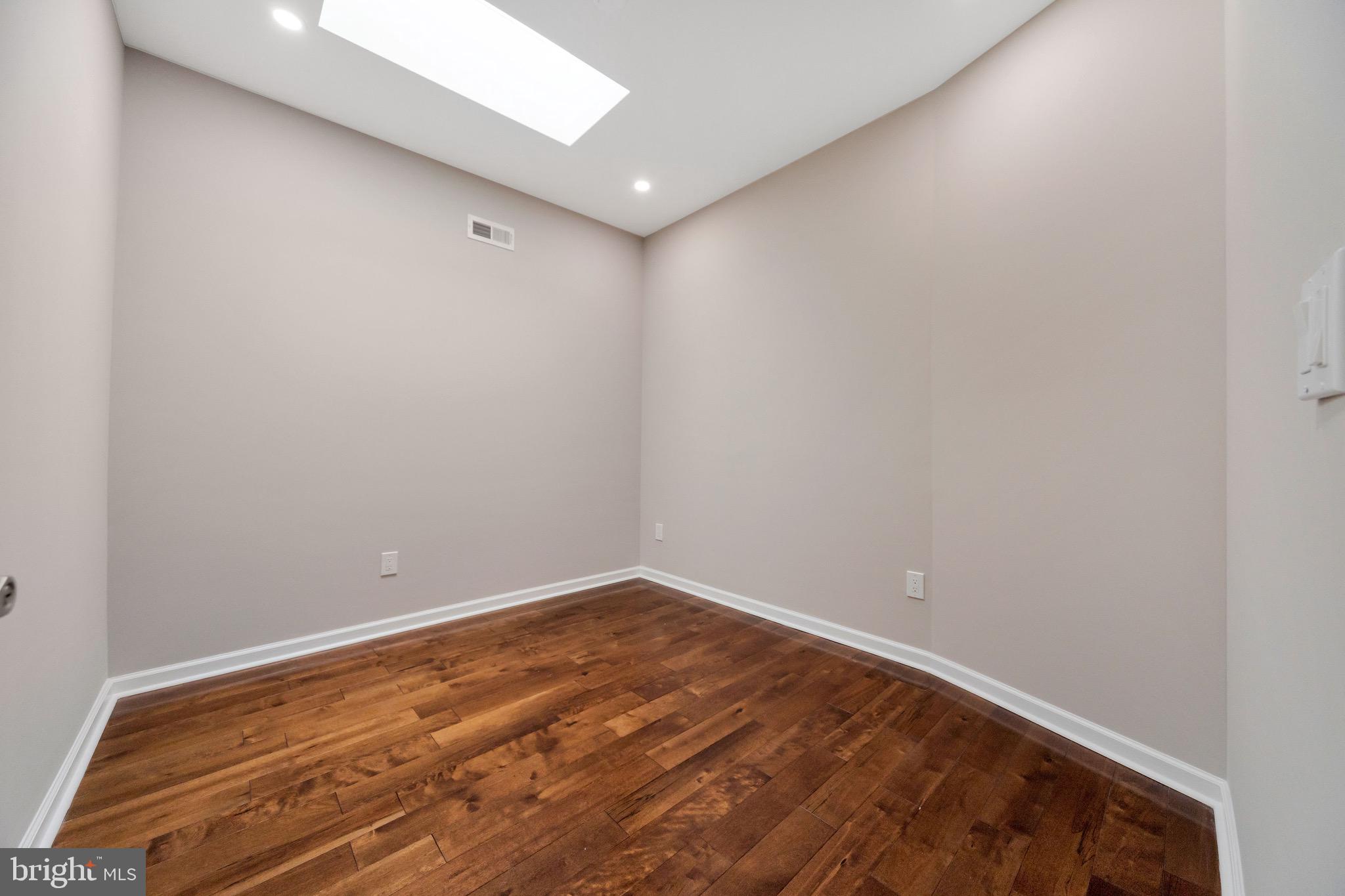 WALNUT HILL - Residential