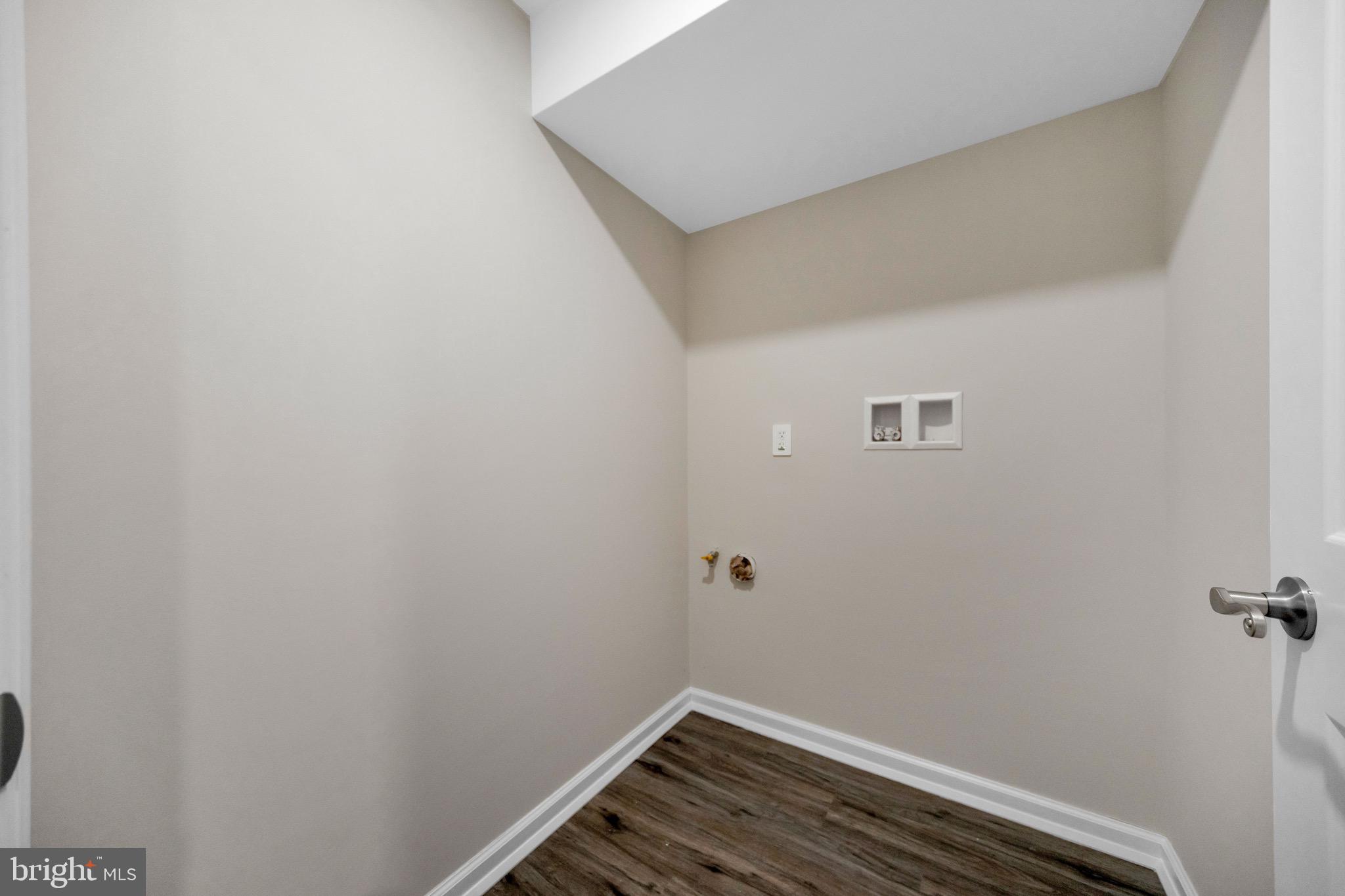 WALNUT HILL - Residential