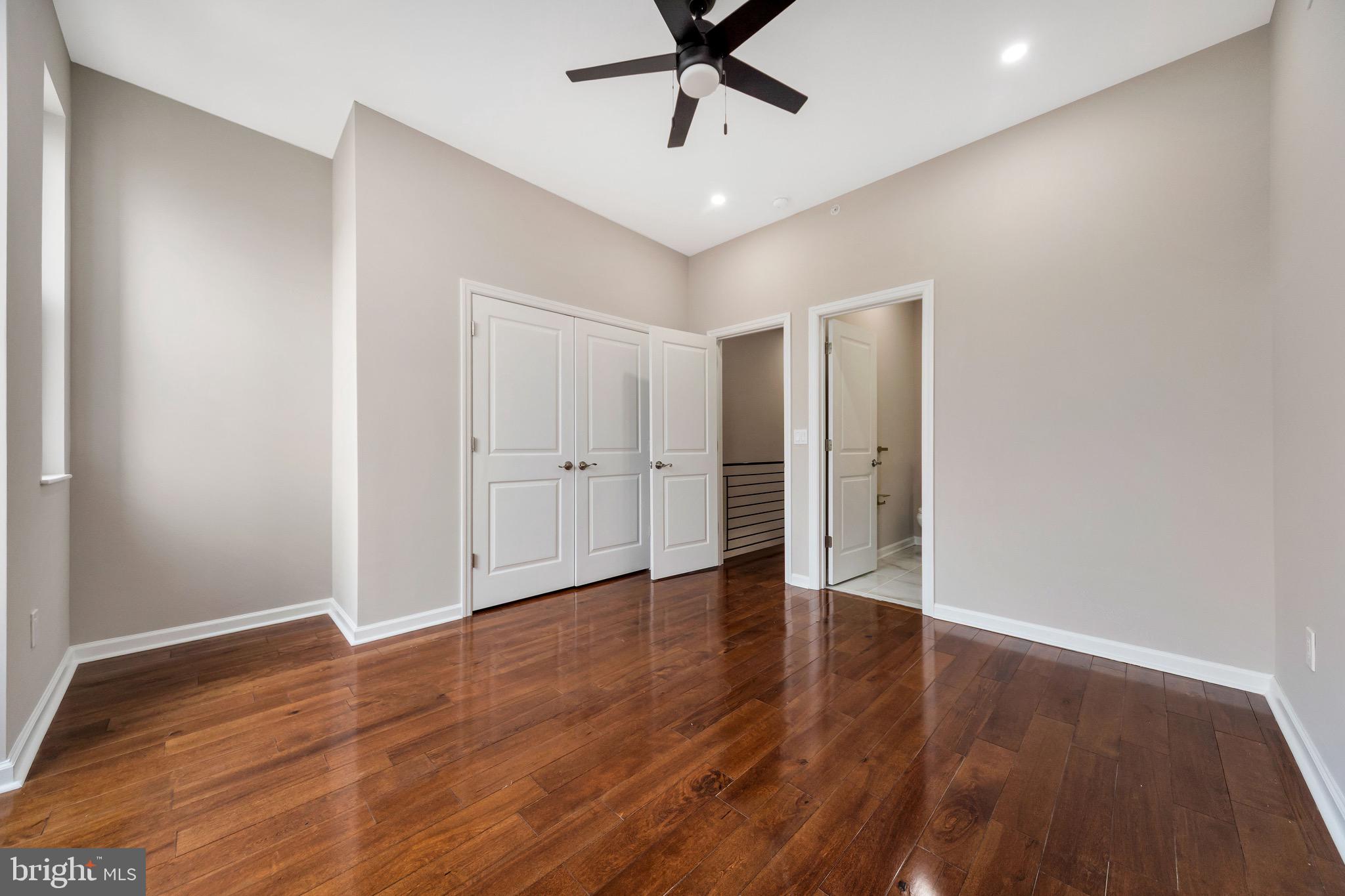 WALNUT HILL - Residential