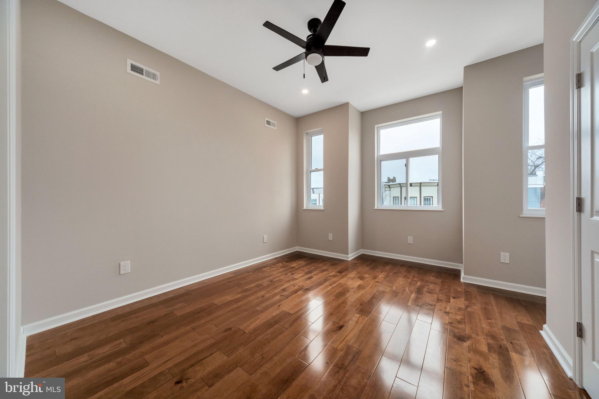 WALNUT HILL - Residential