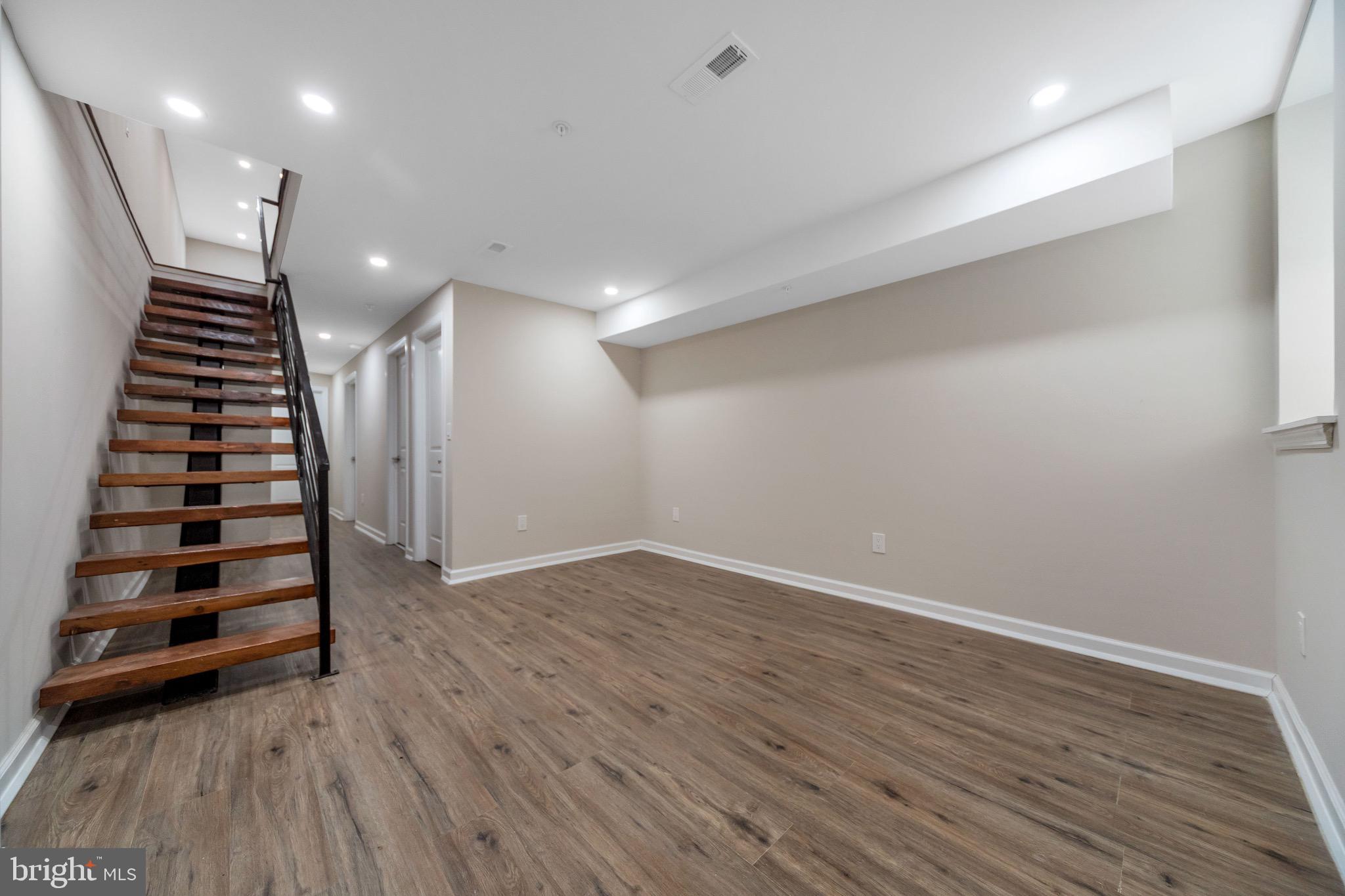 WALNUT HILL - Residential