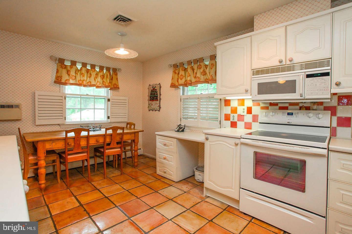 MC LEAN HAMLET - Residential Lease