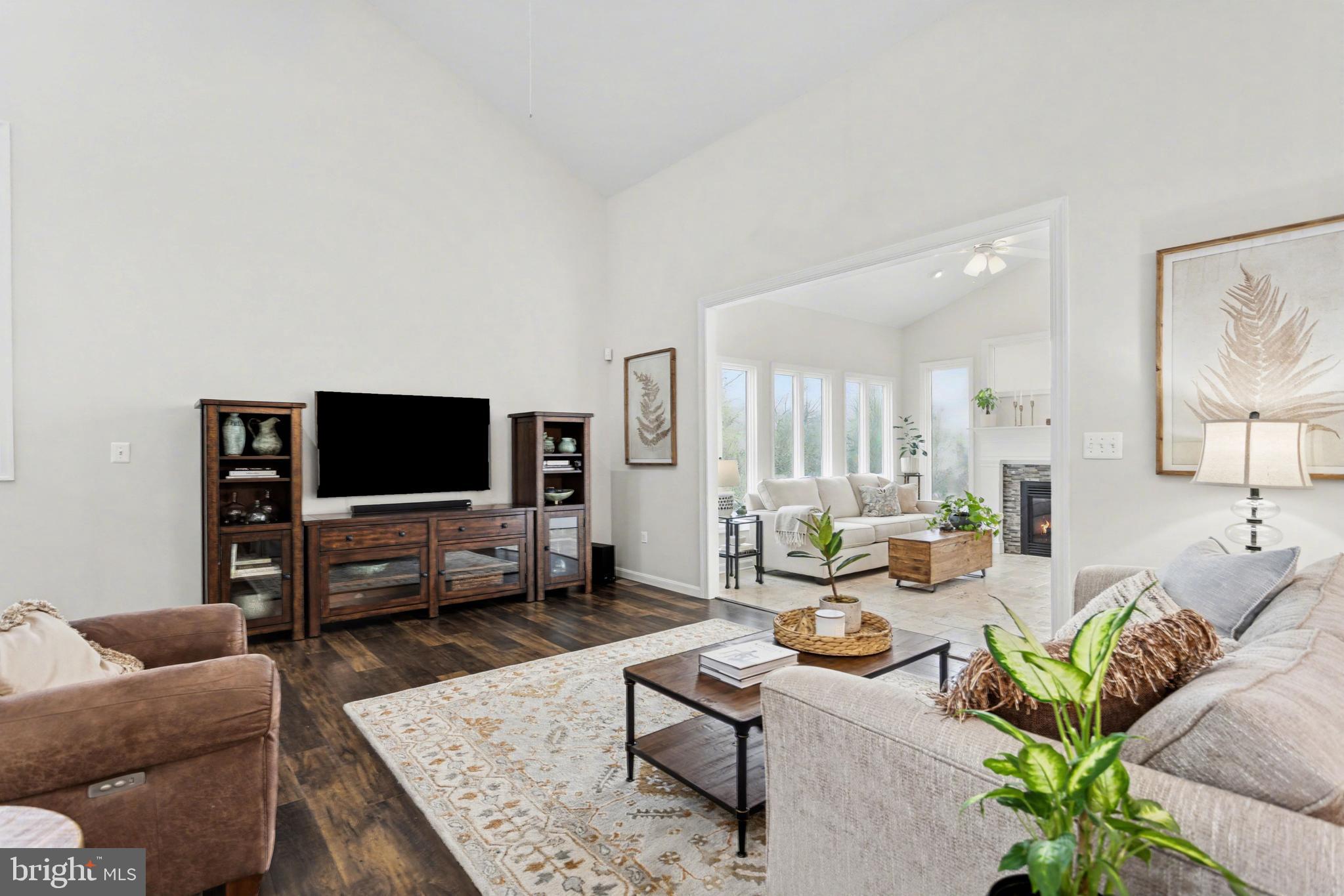 WOODLAND HILLS - Residential