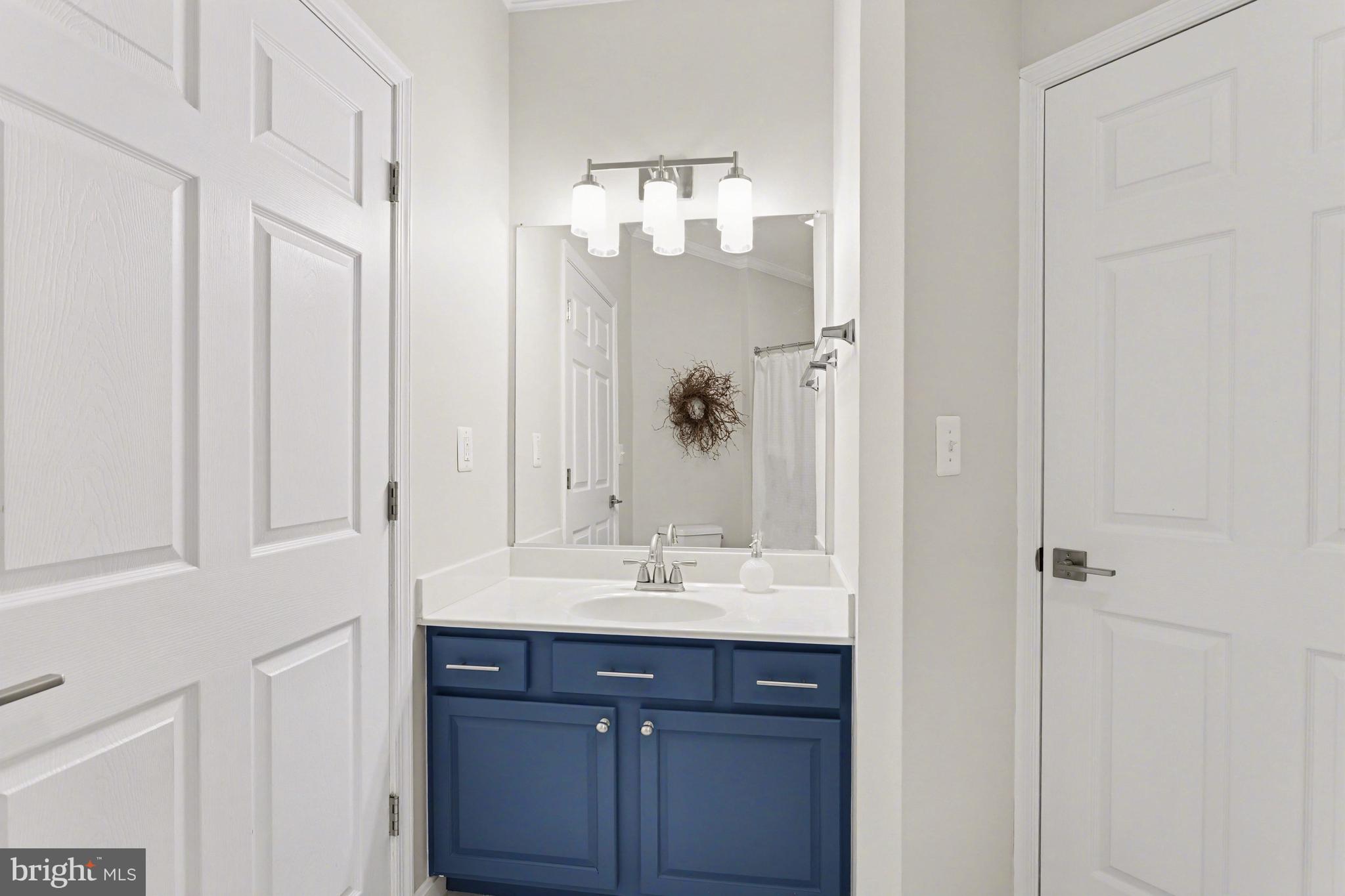 WOODLAND HILLS - Residential