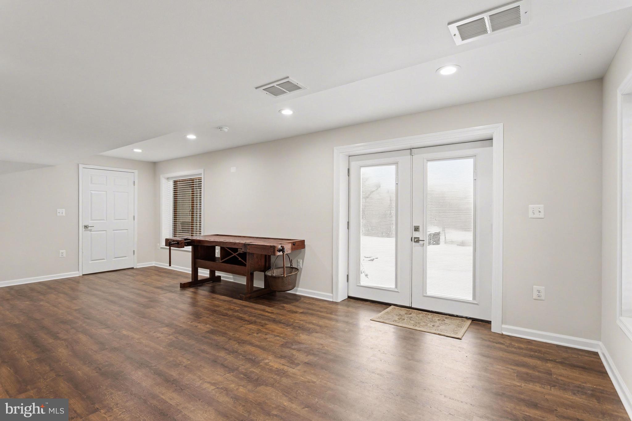 WOODLAND HILLS - Residential