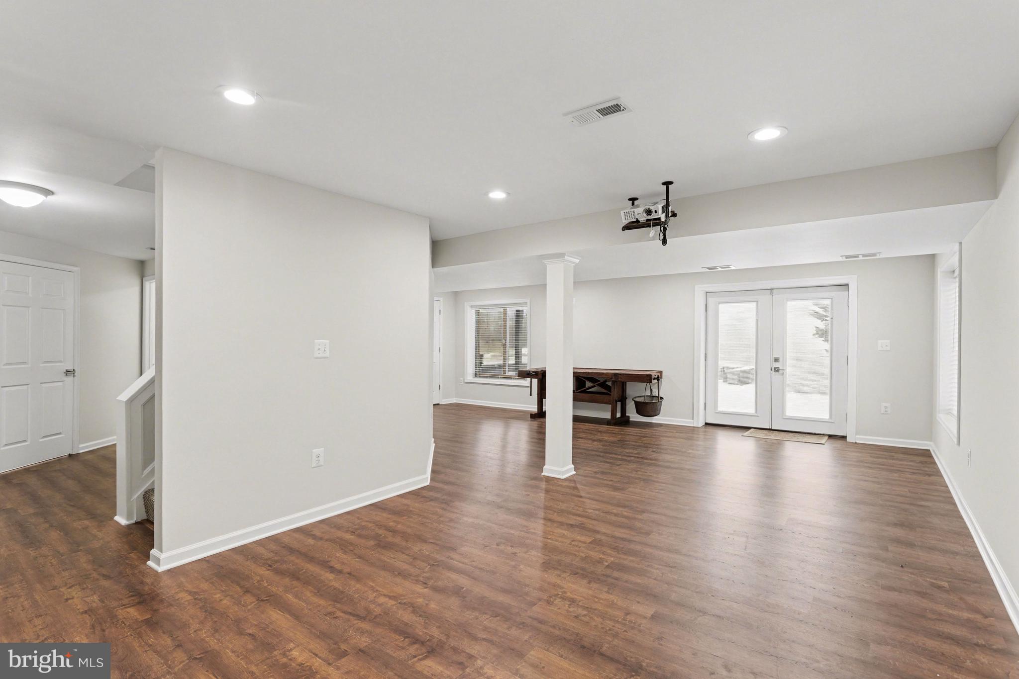 WOODLAND HILLS - Residential