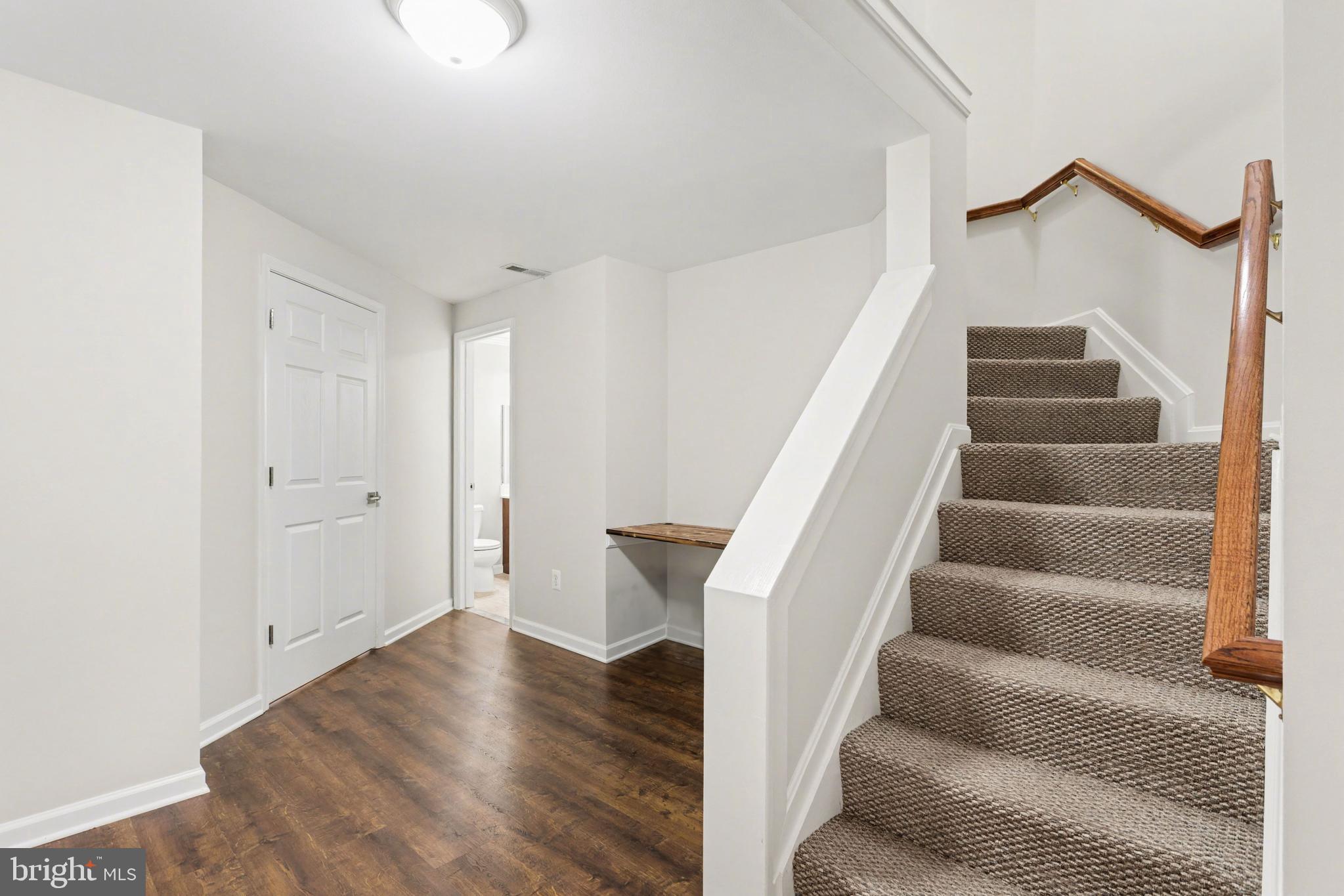 WOODLAND HILLS - Residential