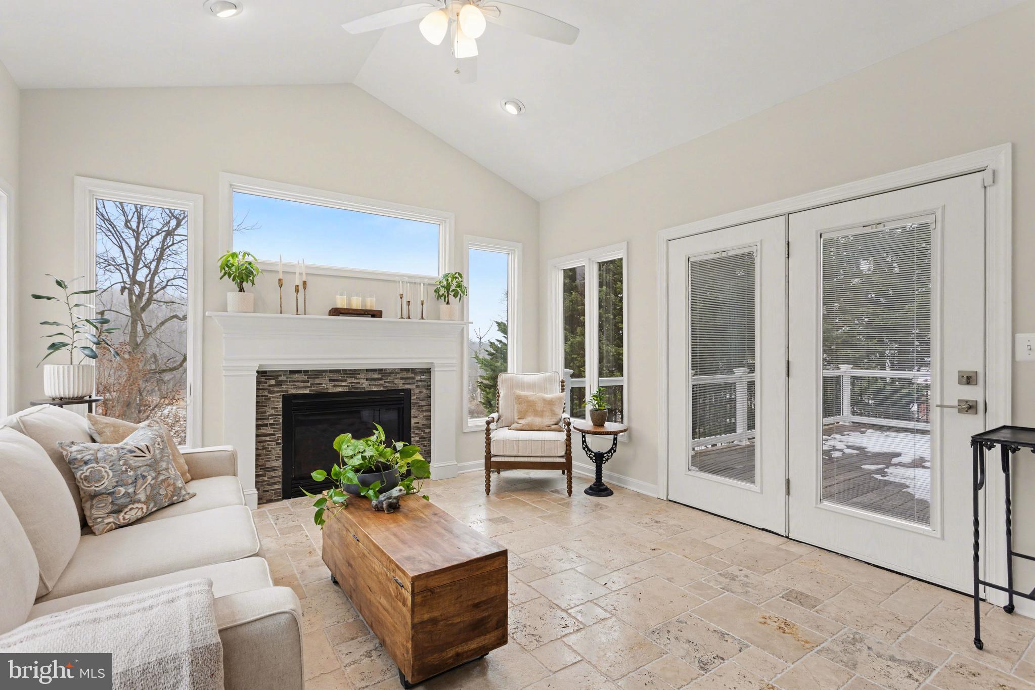 WOODLAND HILLS - Residential