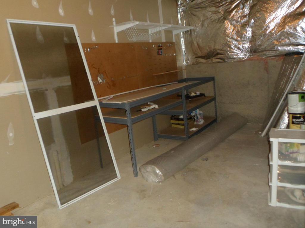 HICKORY HILLS - Residential Lease