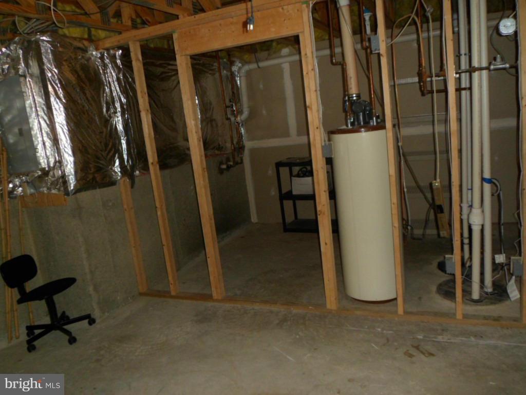 HICKORY HILLS - Residential Lease