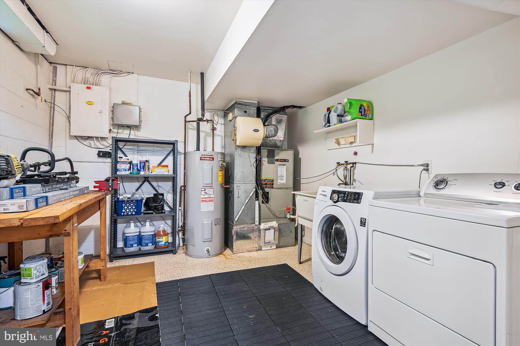 BAY HILLS TANGLEWOOD - Residential