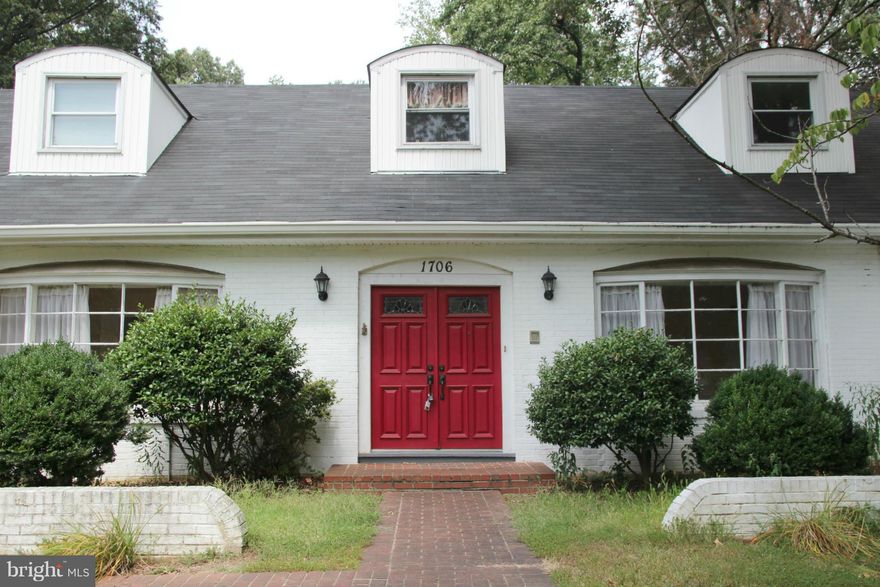 INVESTORS or BUYERS READY TO BUILD EQUITY > 5 bed and 4 bath With POOL in CUL de SAC.  Great opportunity to own a large ranch home in Mason Hill great location. Don't miss this one. Sold AS-IS