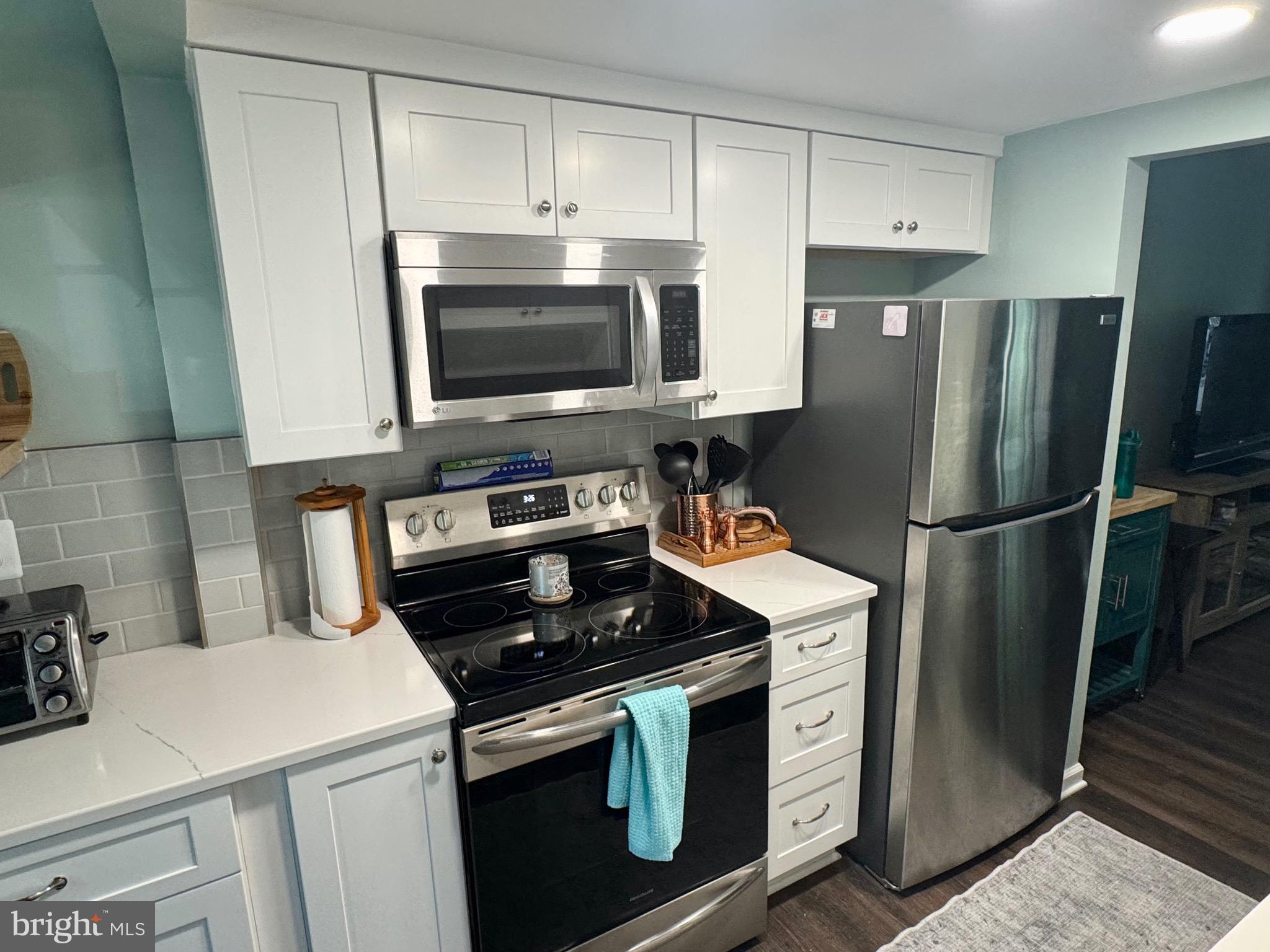 1820 ABERDEEN CIRCLE