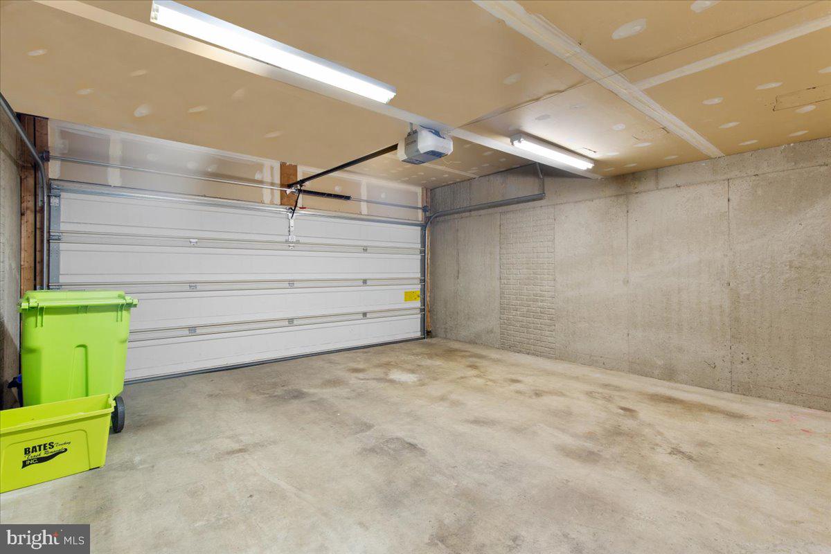 SUMMERS GROVE - Residential Lease