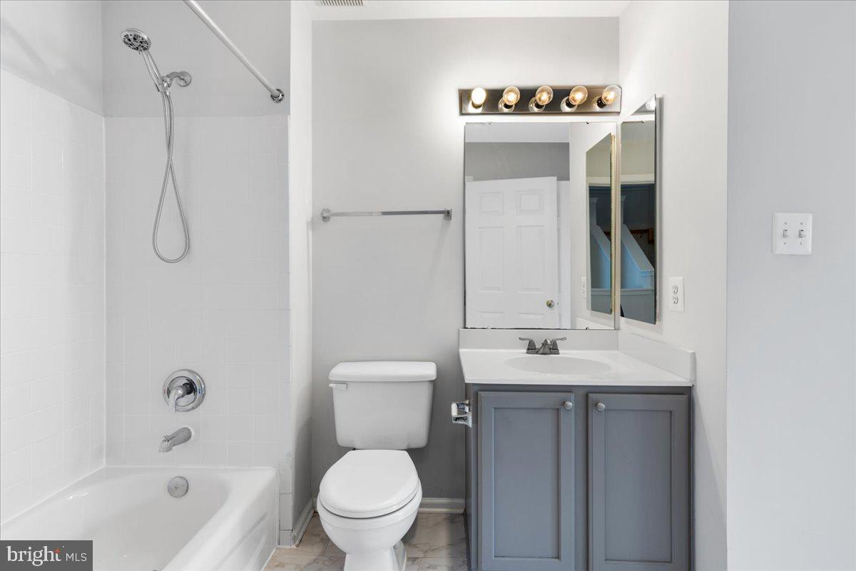 SUMMERS GROVE - Residential Lease