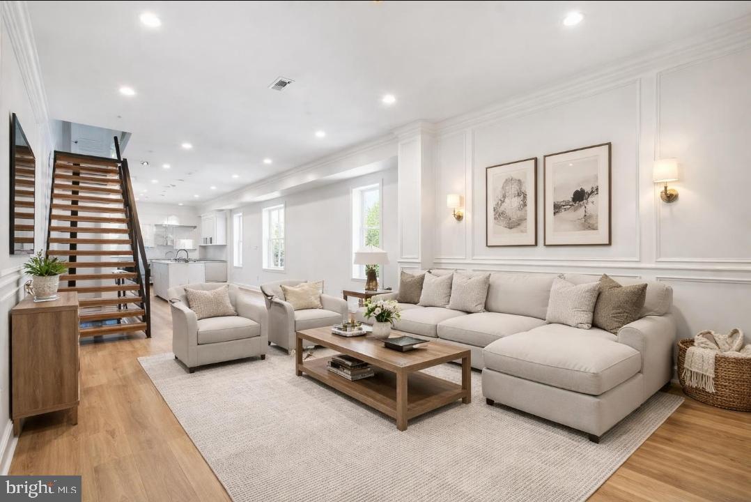 83 W SHARPNACK STREET