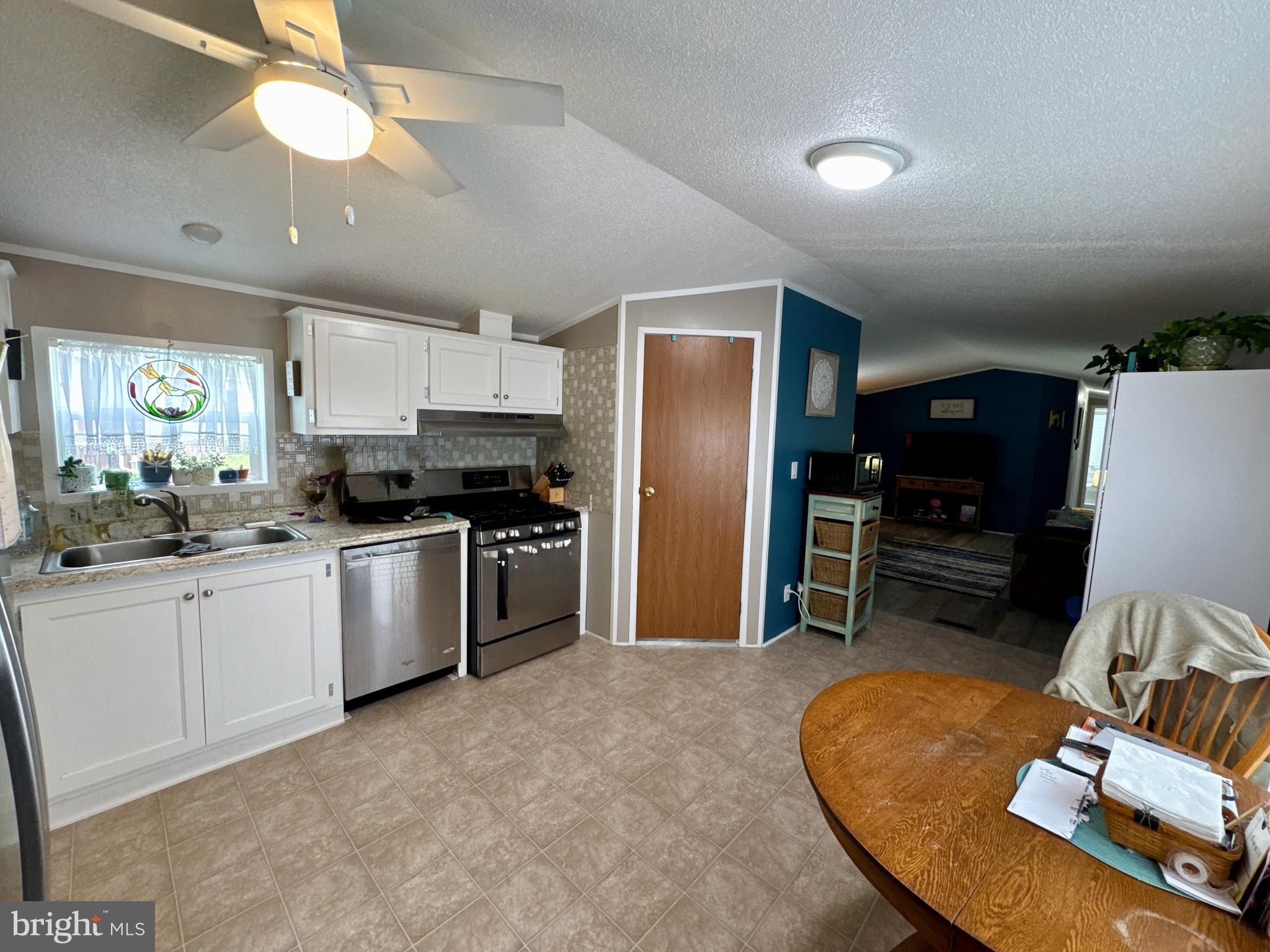 MEADOWVIEW ESTATES - Residential