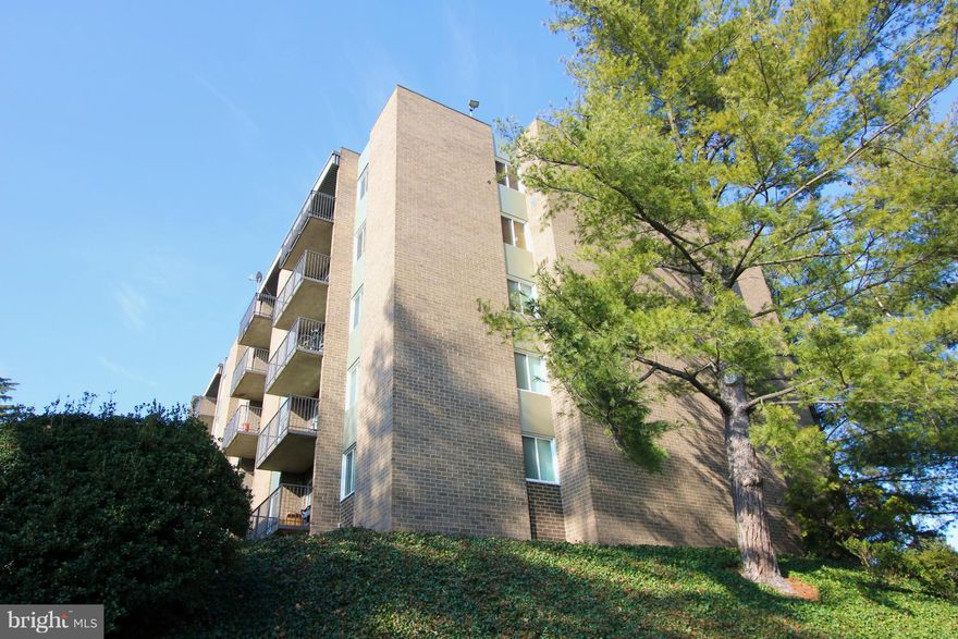 Lovely & Spacious 2 BR/2BA Condo with Hardwood Floors, Remodeled Kitchen with Stone Facade Bar with accent lighting. Large, open living room with Balcony. Washer/dryer in unit. Secure building & well maintained. Fun community, amenities include Pool, Tennis, Gym, Convenience store & more. Great location! 2 Blks from Landmark. OPEN HOUSE CANCELLED.