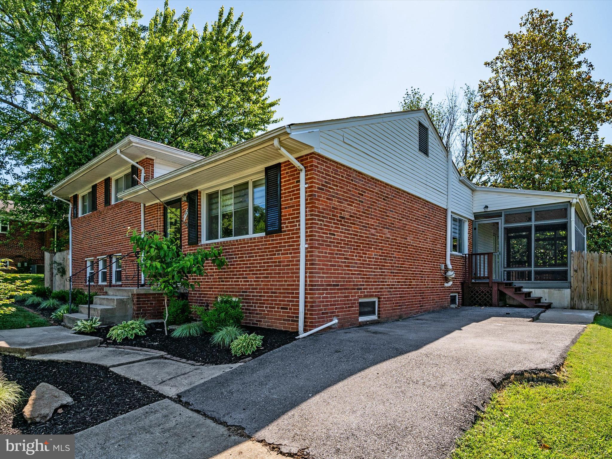 BURNT MILLS MANOR - Residential