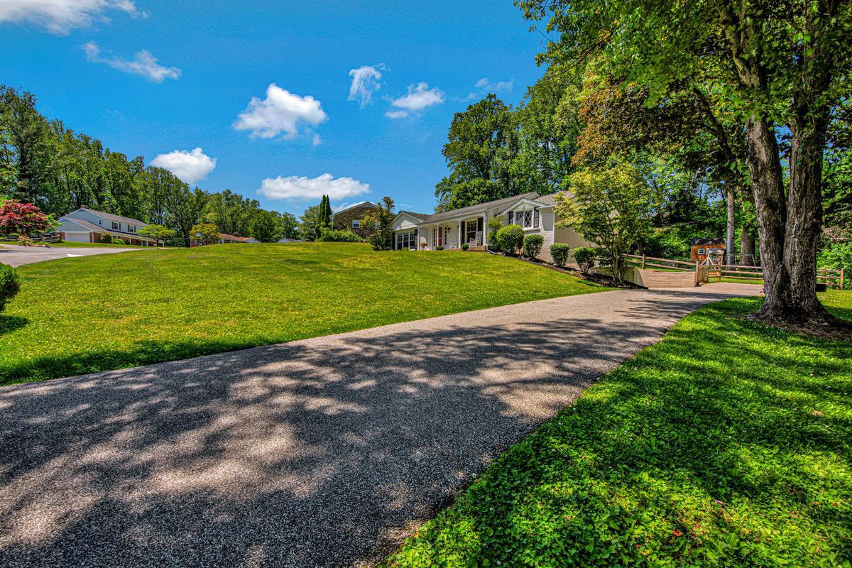 HAMPTON GARDENS - Residential