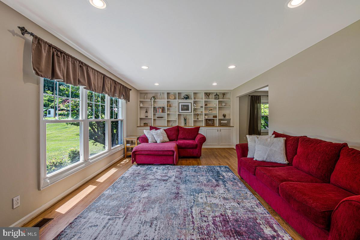 HAMPTON GARDENS - Residential