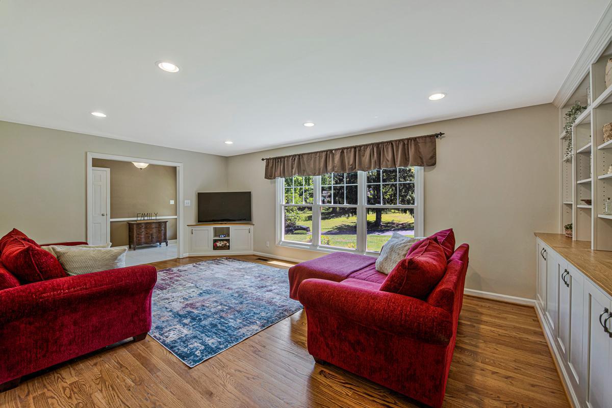 HAMPTON GARDENS - Residential