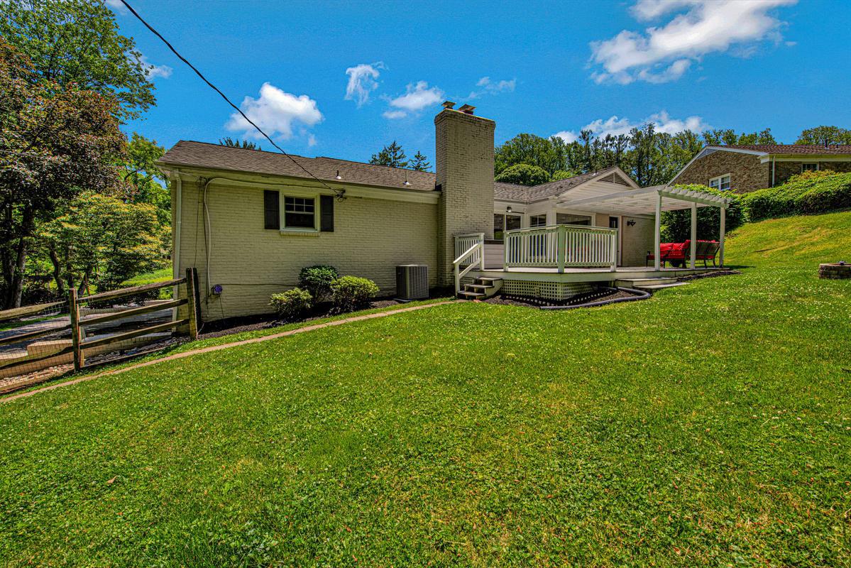 HAMPTON GARDENS - Residential