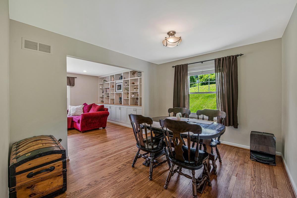 HAMPTON GARDENS - Residential