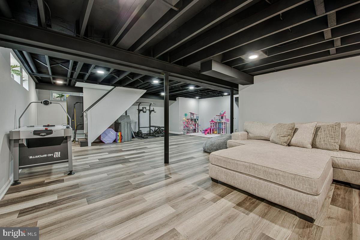 HAMPTON GARDENS - Residential