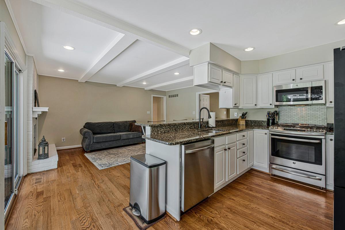 HAMPTON GARDENS - Residential