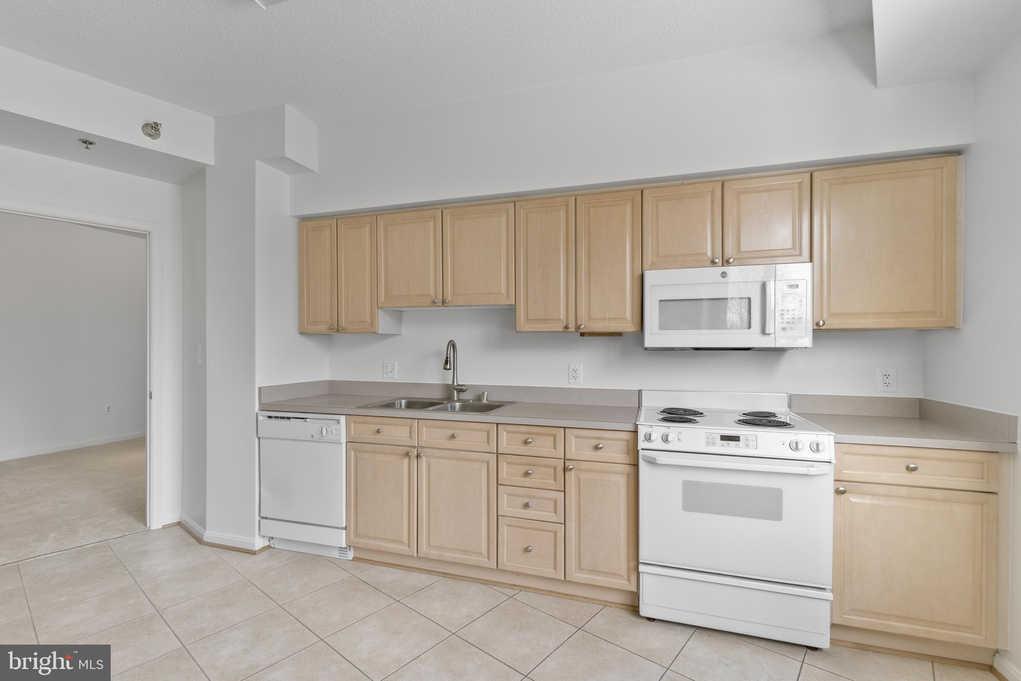 LEISURE WORLD - Residential